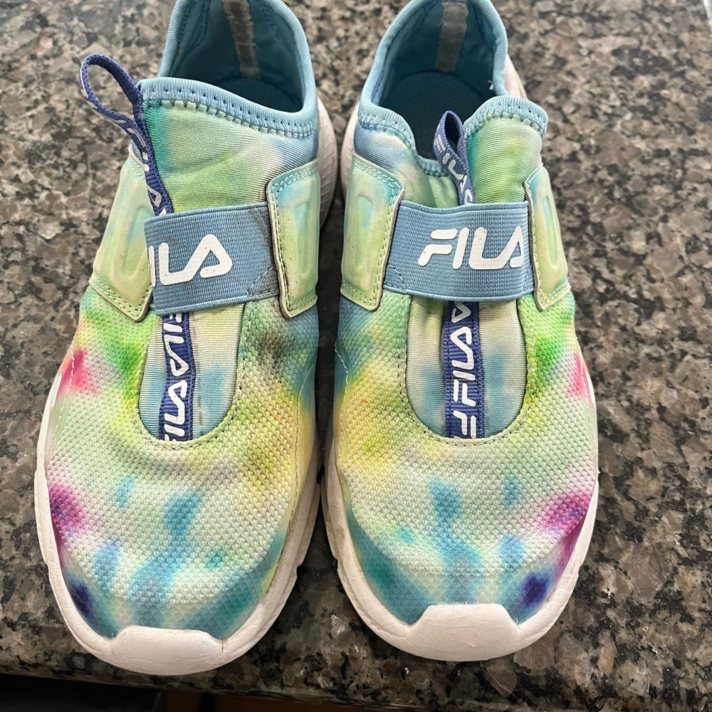 Girls size 4.5 FILA shoes